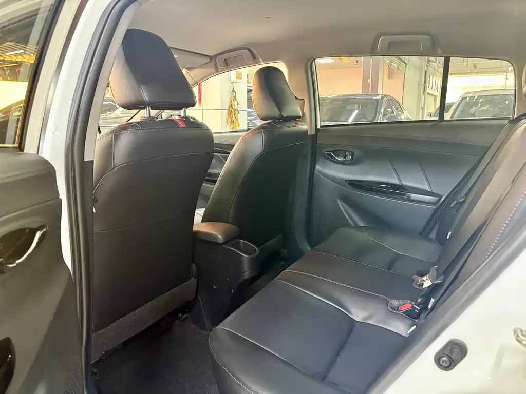 Toyota Yaris L 2022 — фото 4