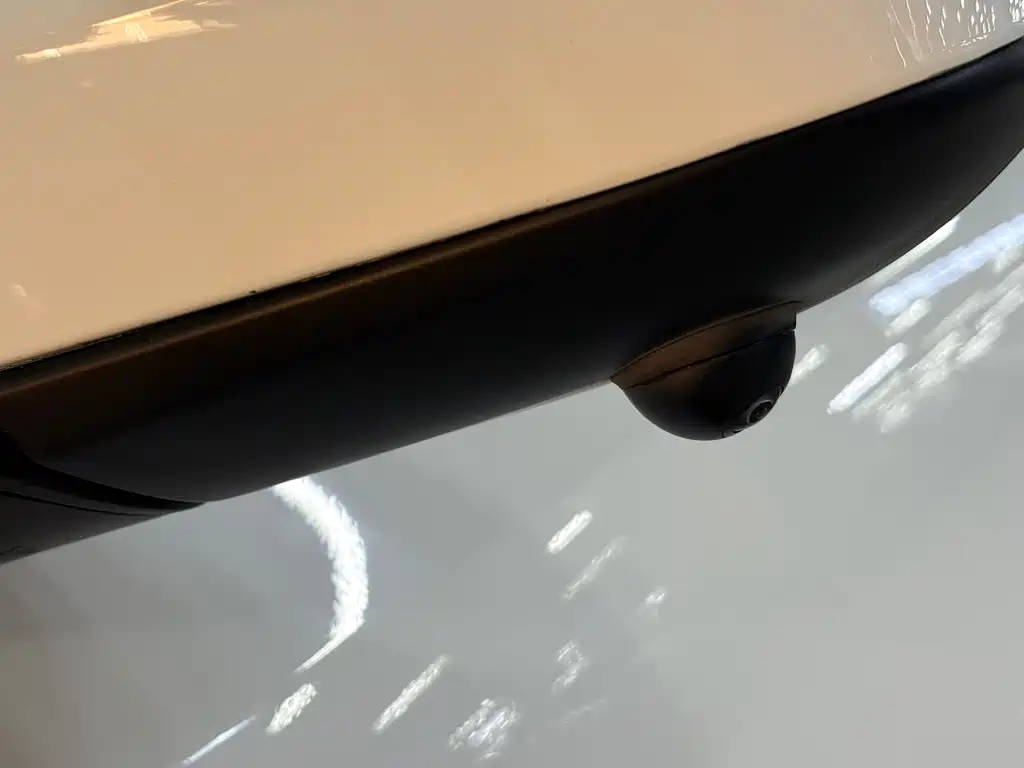 Toyota Yaris L 2022 — фото 13