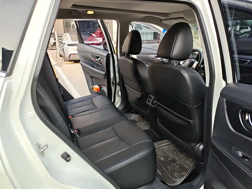 Nissan X-Trail 2015 — фото 12