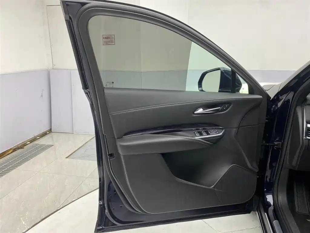 Cadillac XT4 2020 — фото 16