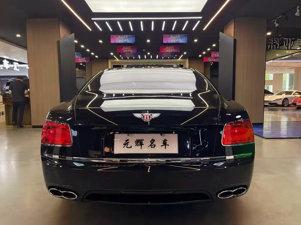 Bentley Flying Spur 2018 — фото 19