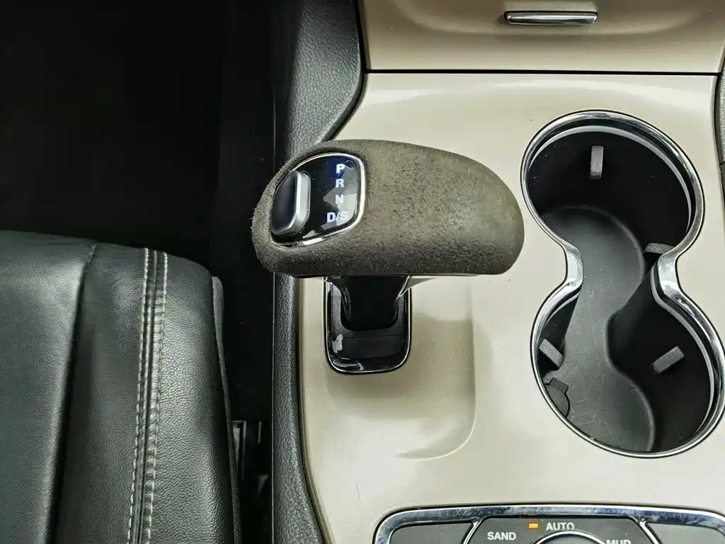 Jeep Grand Cherokee 2017 — фото 13