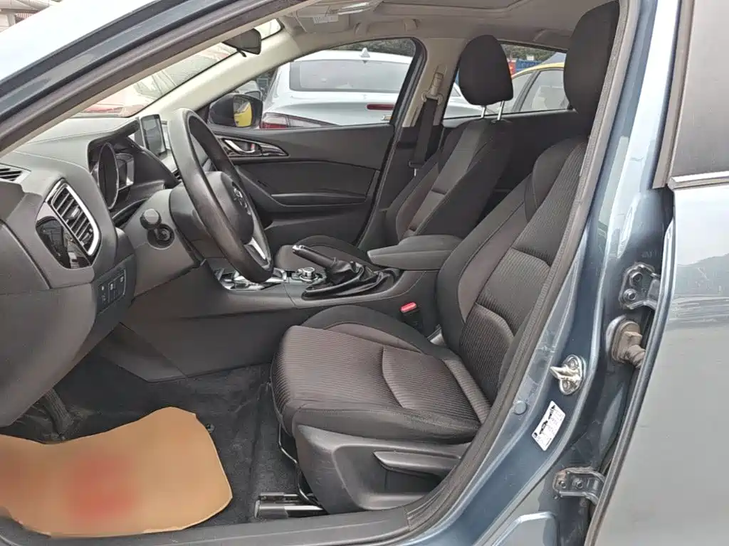 Mazda 3 Axela 2016 — фото 15