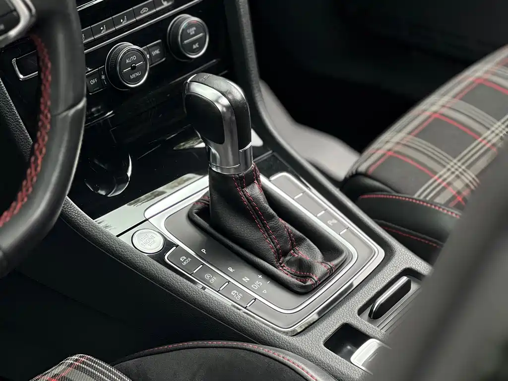 Volkswagen Golf GTI 2018 — фото 20