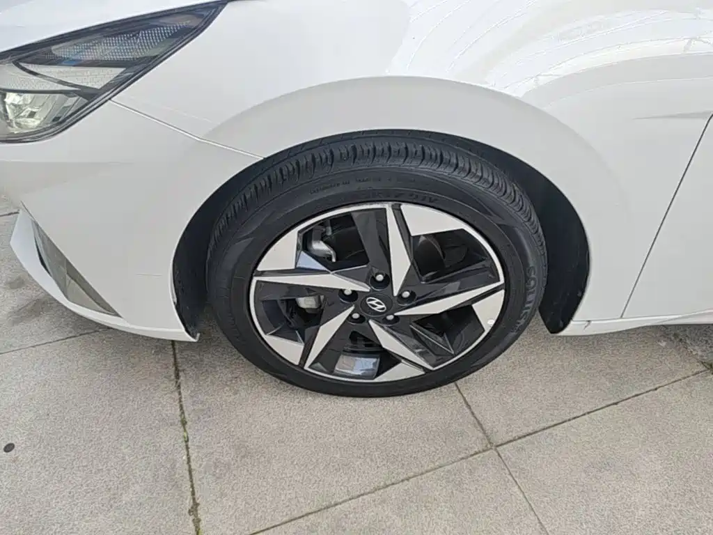 Hyundai Elantra 2021 — фото 23