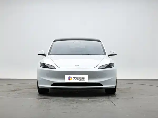 Tesla Model 3 2024