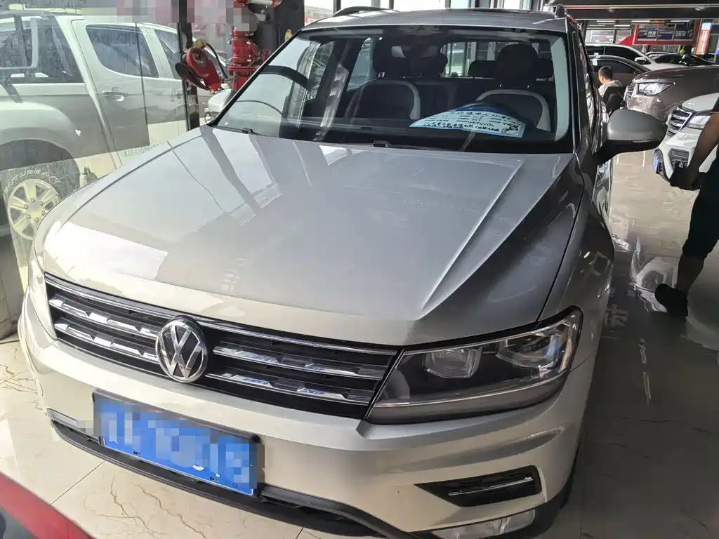 Volkswagen Tiguan L 2017 — фото 2