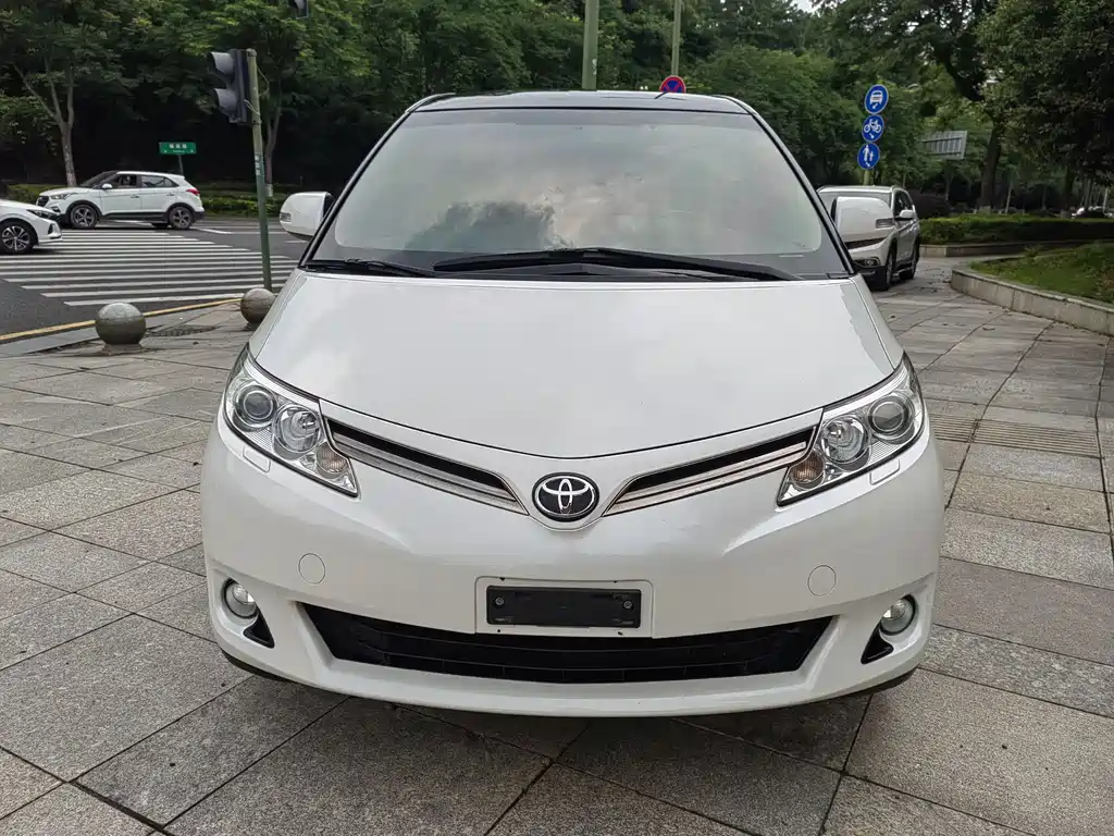 Toyota Previa 2017 — фото 2