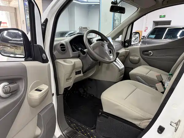 Nissan NV200 2016