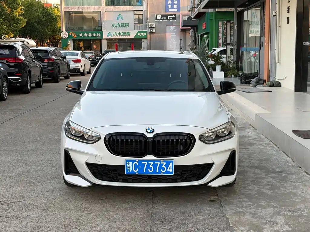 BMW 1 Series 2023 — фото 1