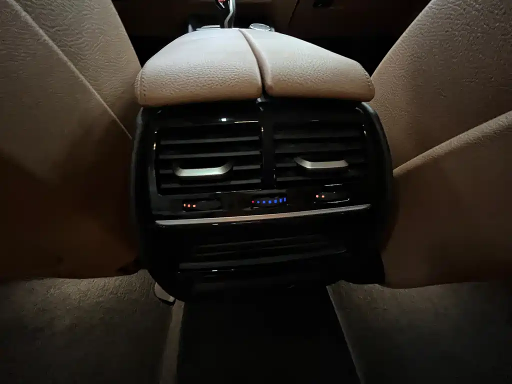 BMW 5 Series 2017 — фото 19