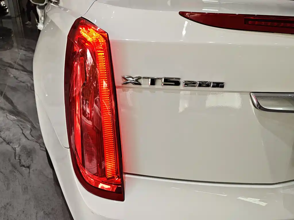 Cadillac XTS 2013 — фото 26