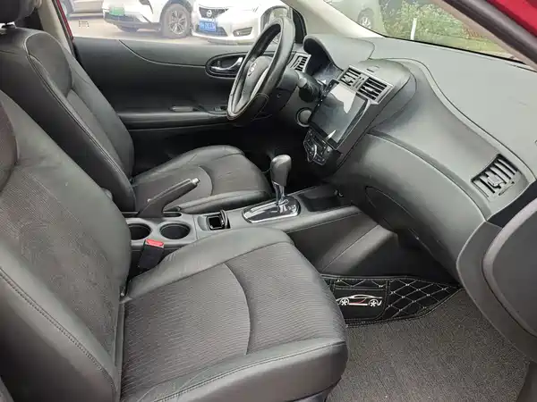 Nissan Tiida 2013
