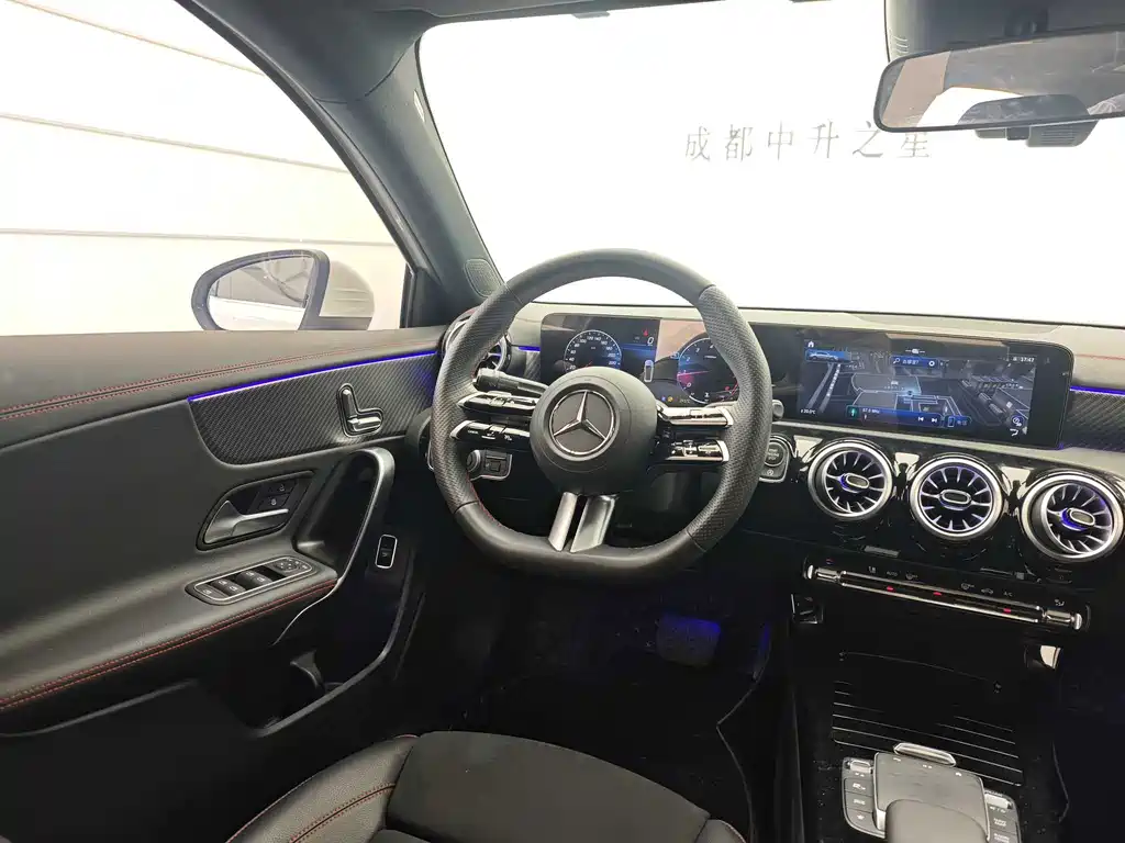 Mercedes-Benz A-Class 2024 — фото 11