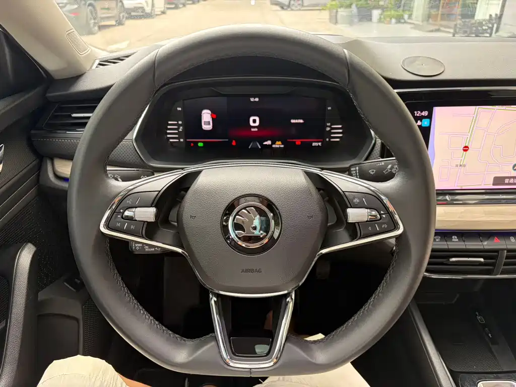 Skoda Octavia 2023 — фото 14