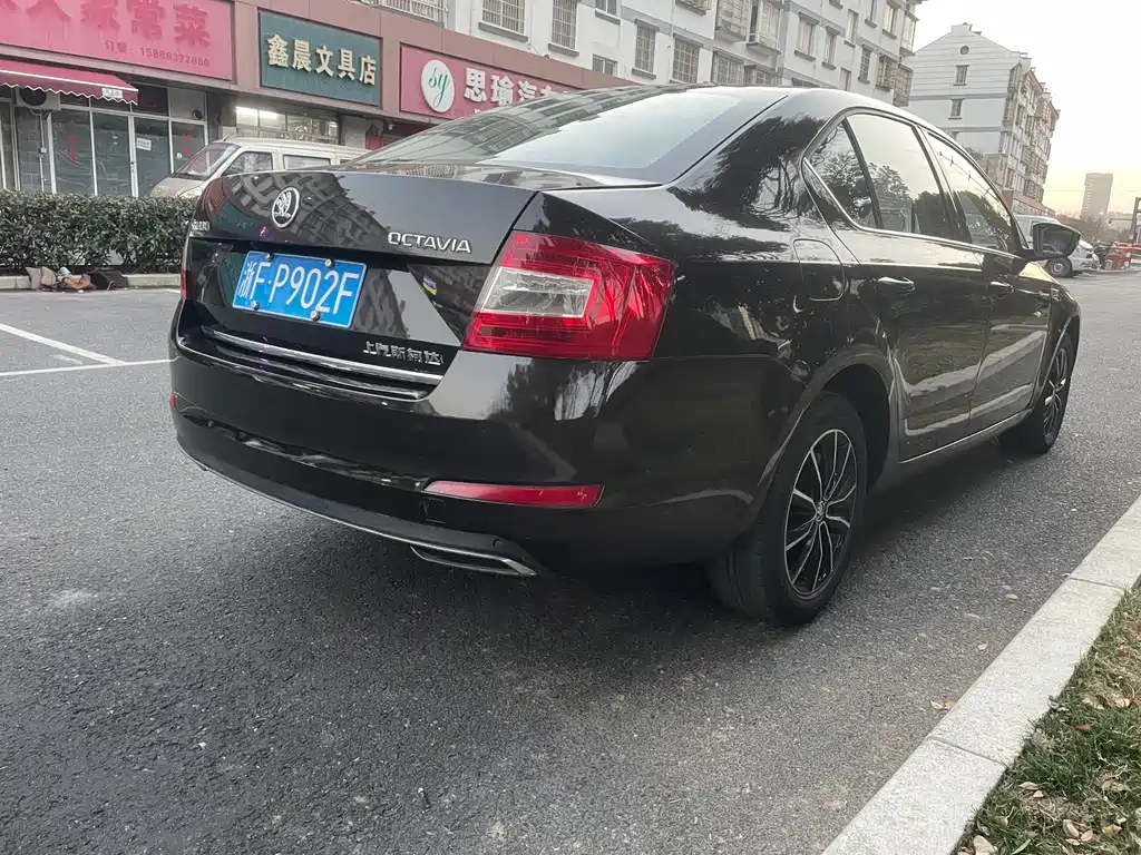 Skoda Octavia 2017 — фото 20
