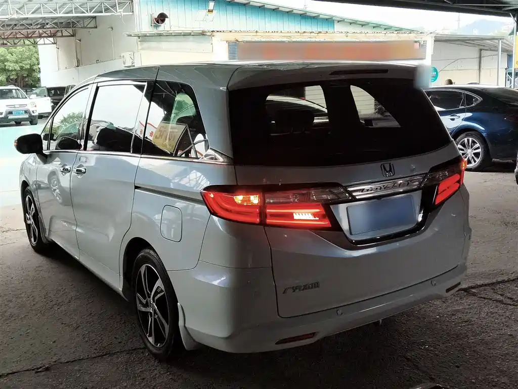 Honda Odyssey 2018 — фото 23