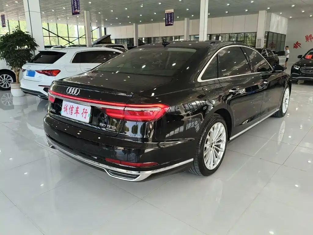 Audi A8 2021 — фото 4