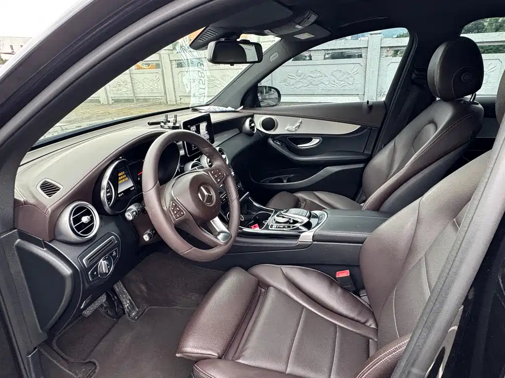 Mercedes-Benz GLC 2018 — фото 11