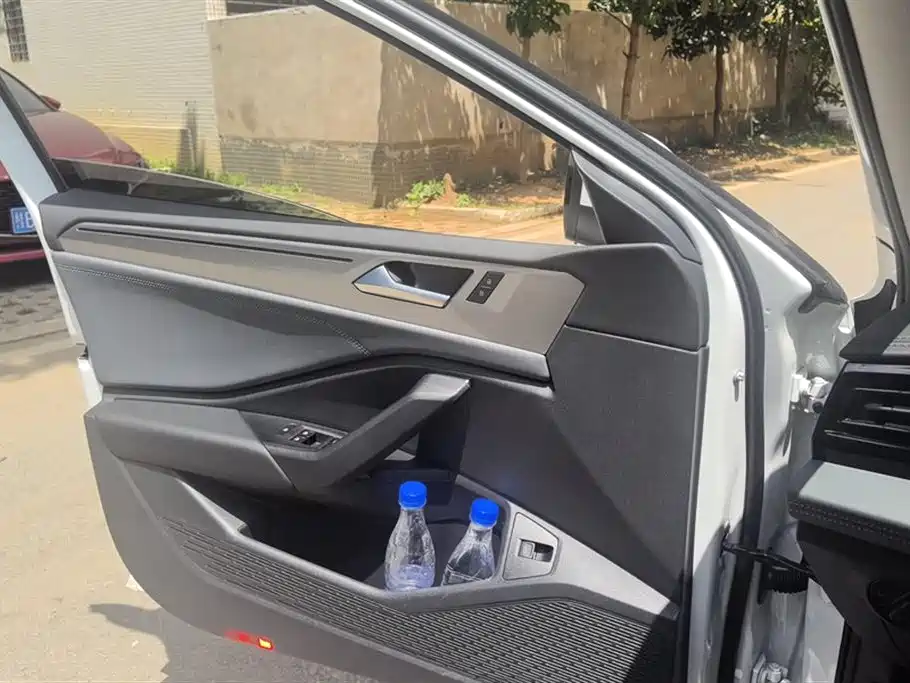 Volkswagen Sagitar 2024