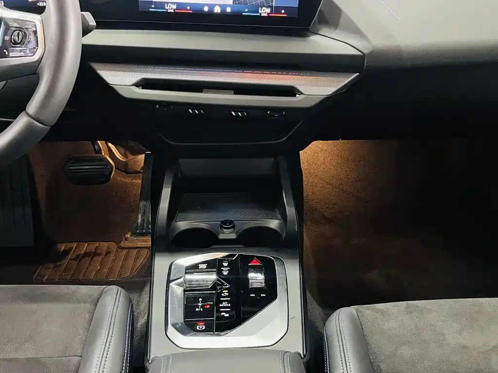 BMW 2 Series 2025 — фото 11