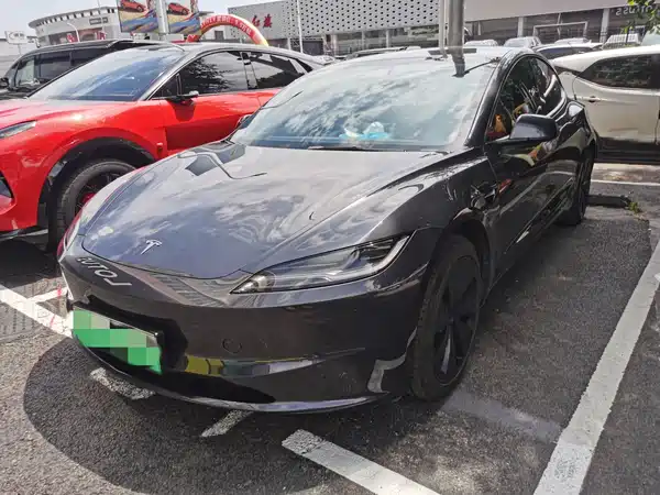 Tesla Model 3 2024