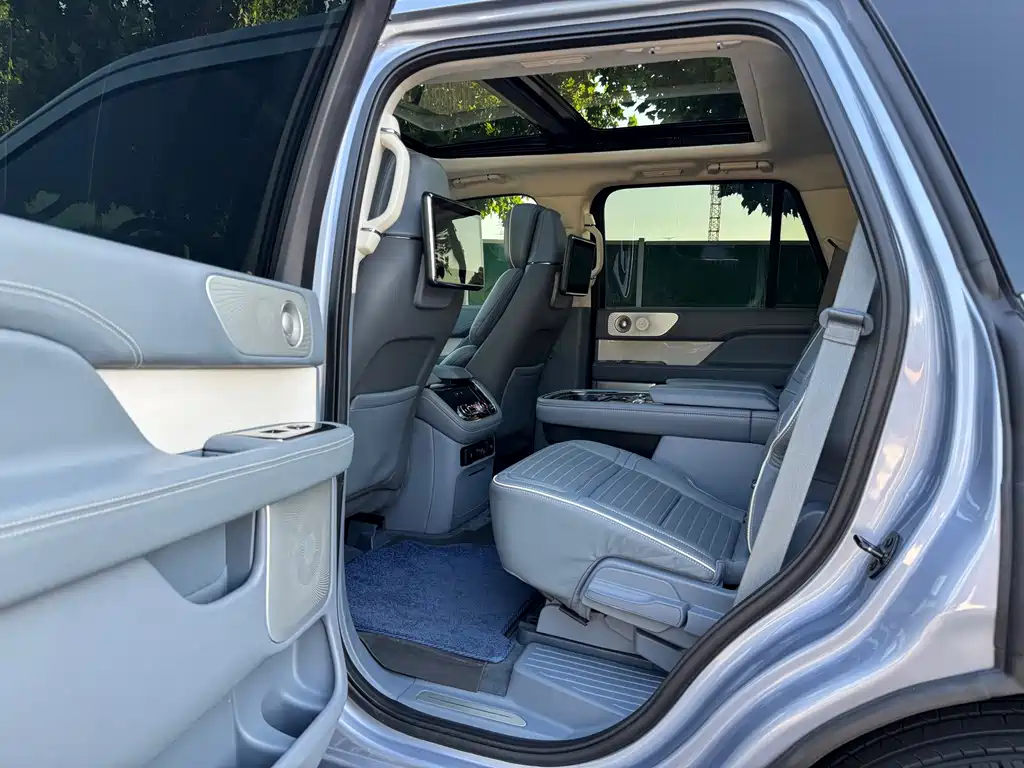 Lincoln Navigator 2019 — фото 31