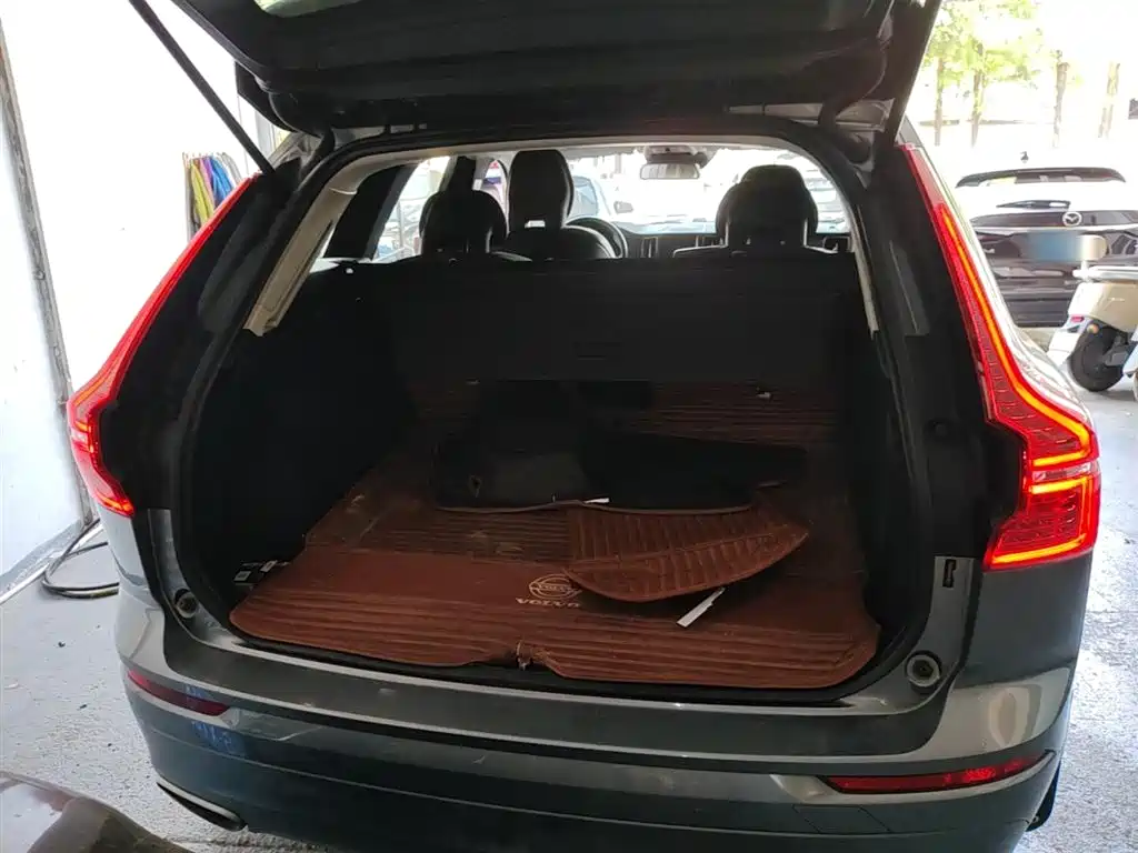 Volvo XC60 2019 — фото 19