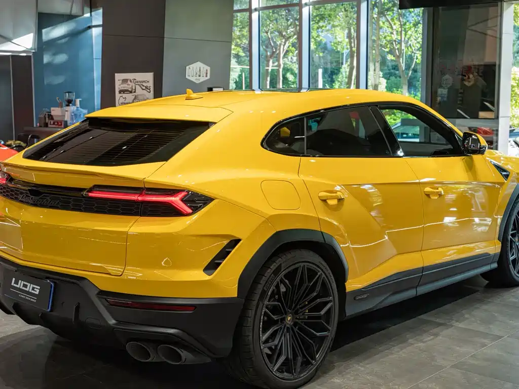 Lamborghini Urus SE 2025