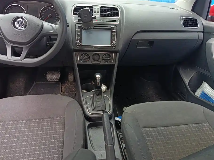 Volkswagen Polo 2015 — фото 16