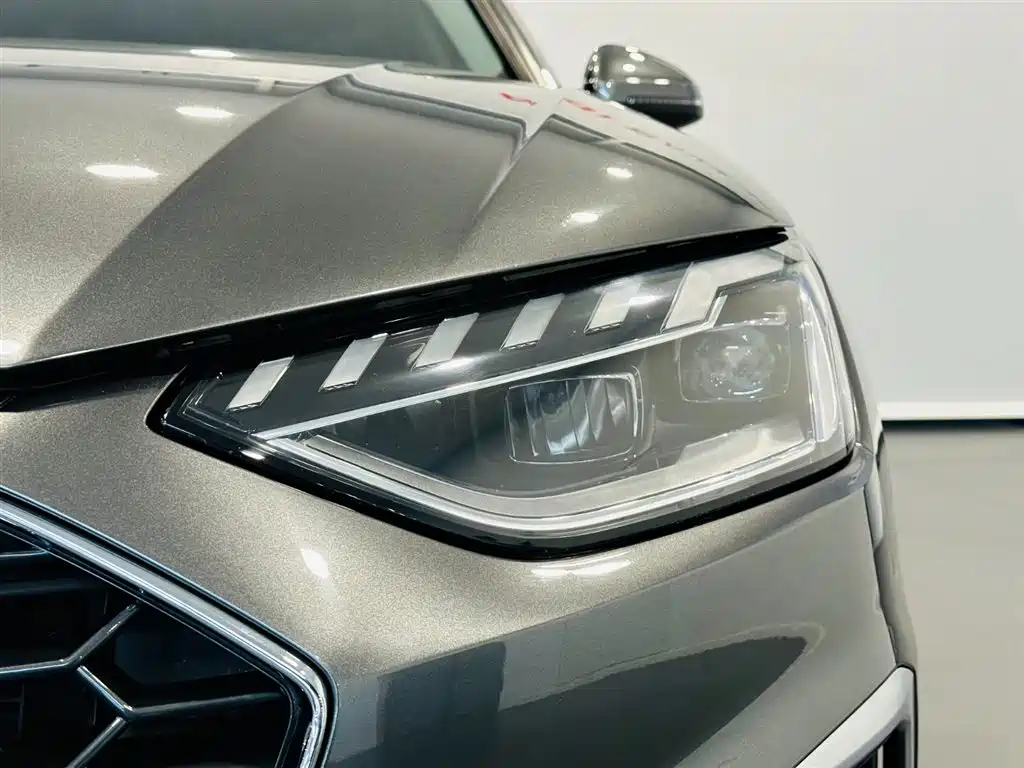 Audi A4L 2022 — фото 15