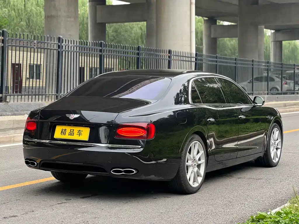 Bentley Flying Spur 2018 — фото 7