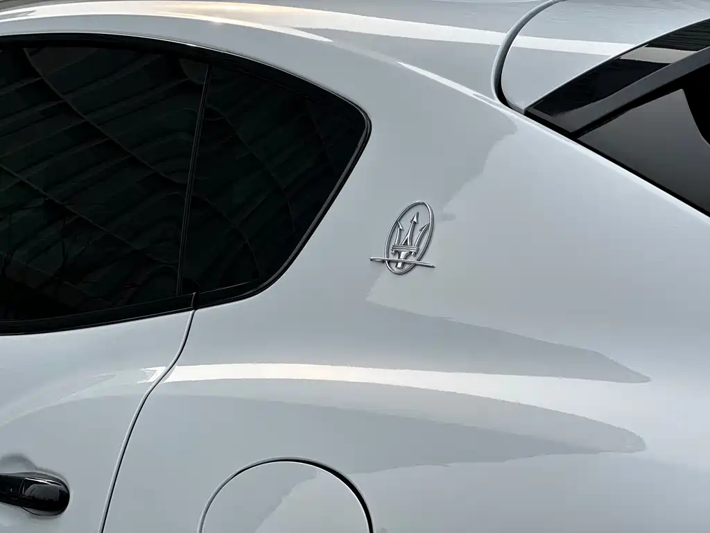 Maserati Levante 2017 — фото 31