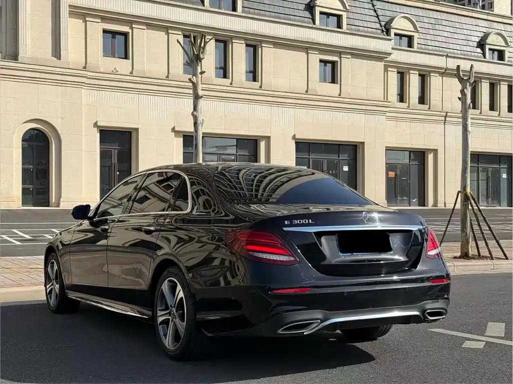 Mercedes-Benz E-Class 2020 — фото 17