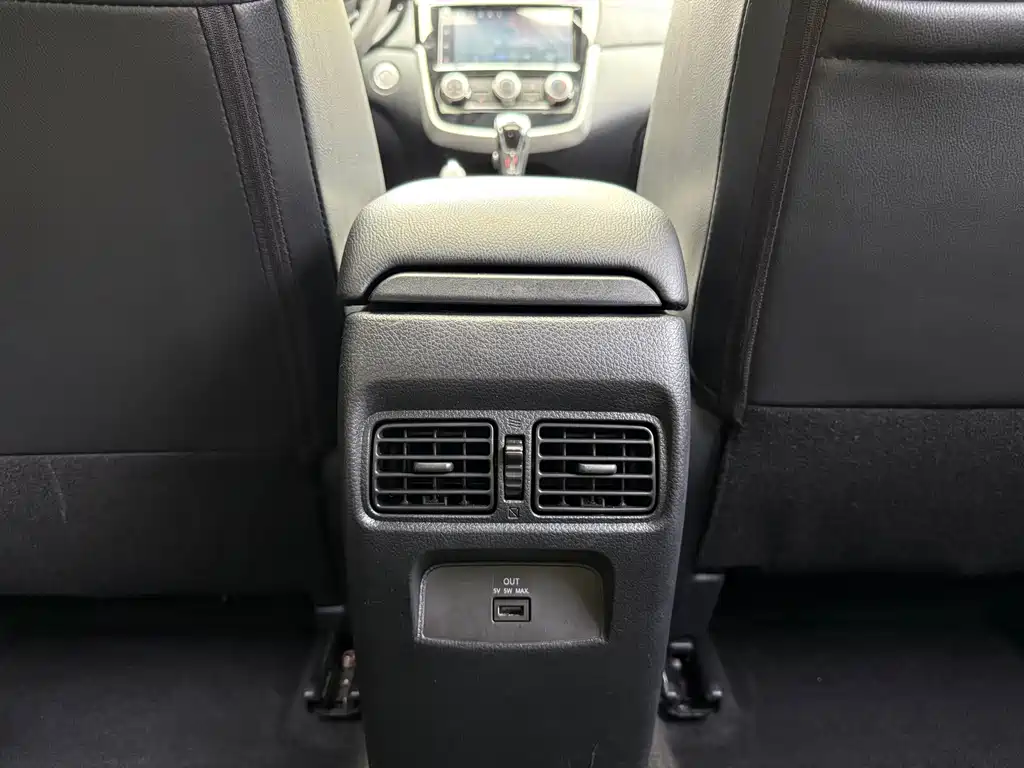 Nissan Tiida 2020 — фото 14