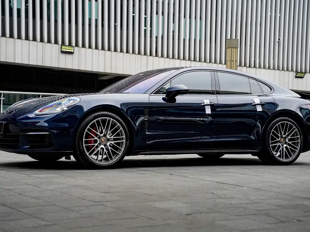 Porsche Panamera 2019 — фото 1