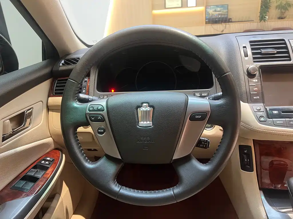 Toyota Crown 2013 — фото 25