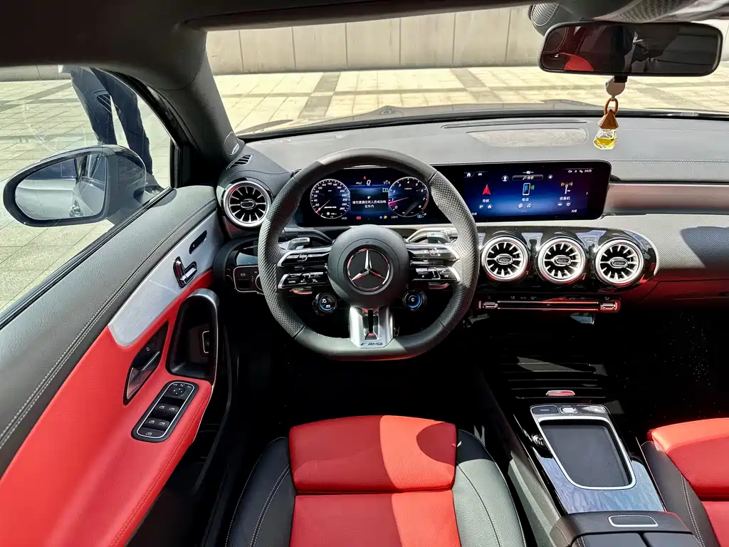 Mercedes-Benz A-Class AMG 2024 — фото 6