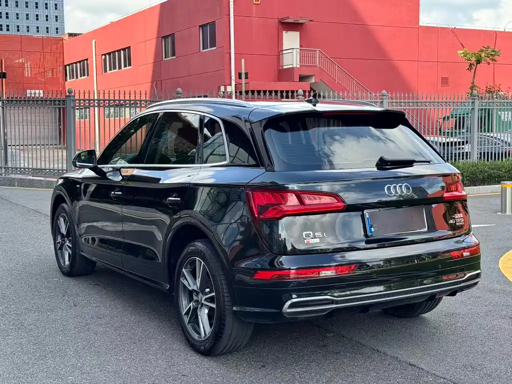 Audi Q5L 2020 — фото 4