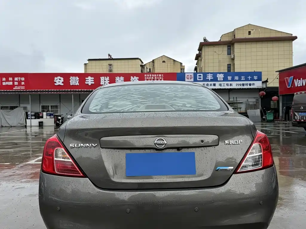 Nissan Sunny 2011