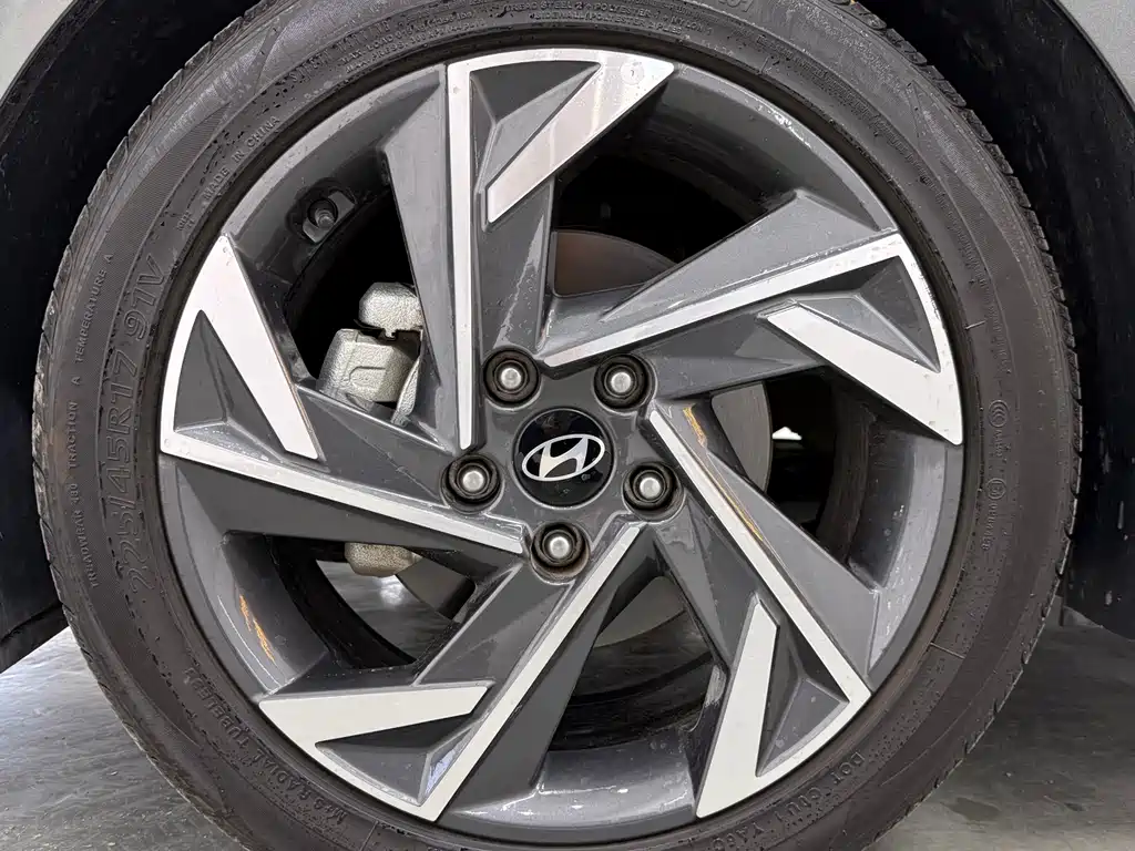Hyundai Elantra 2023 — фото 19