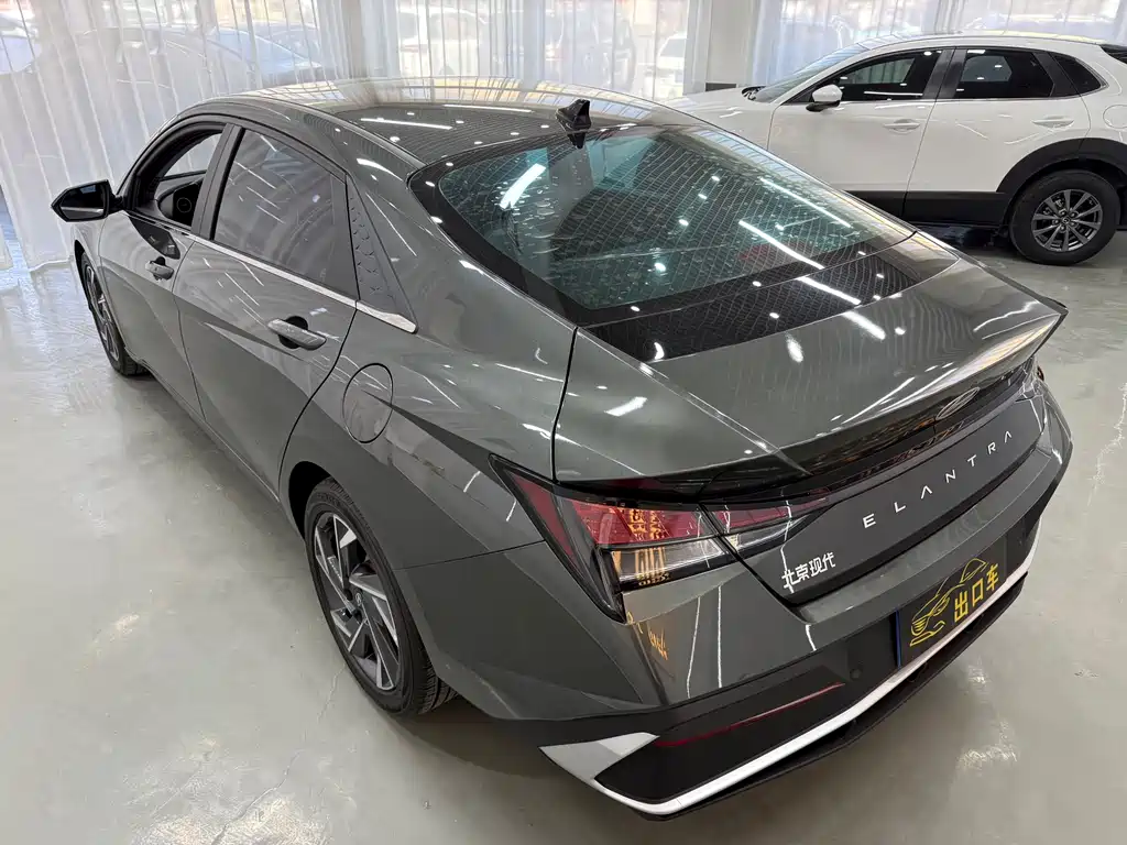 Hyundai Elantra 2023 — фото 4