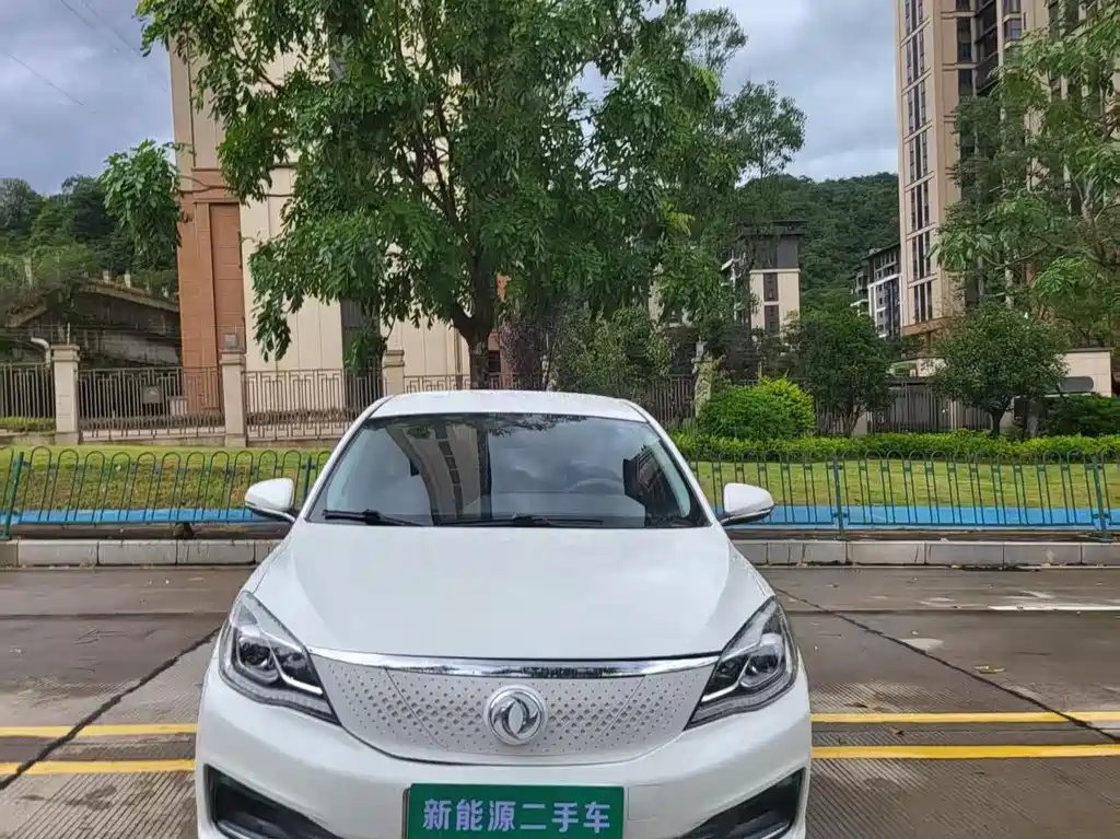 Dongfeng E70 2021