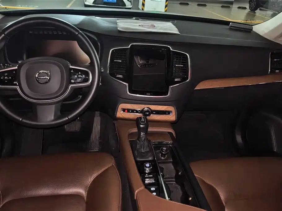 Volvo XC90 2019 — фото 12