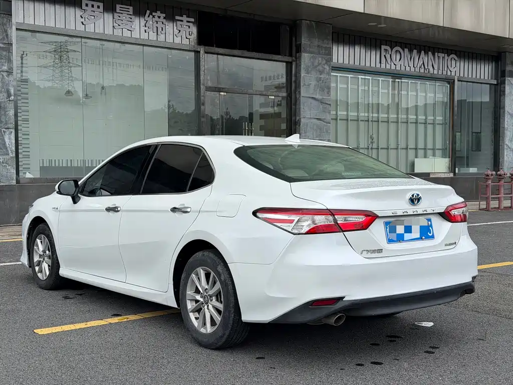 Toyota Camry 2023 — фото 7