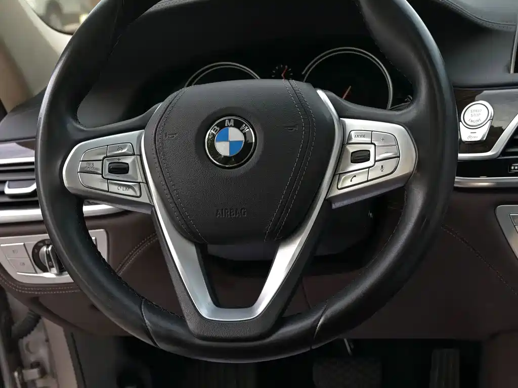 BMW 7 Series 2017 — фото 13