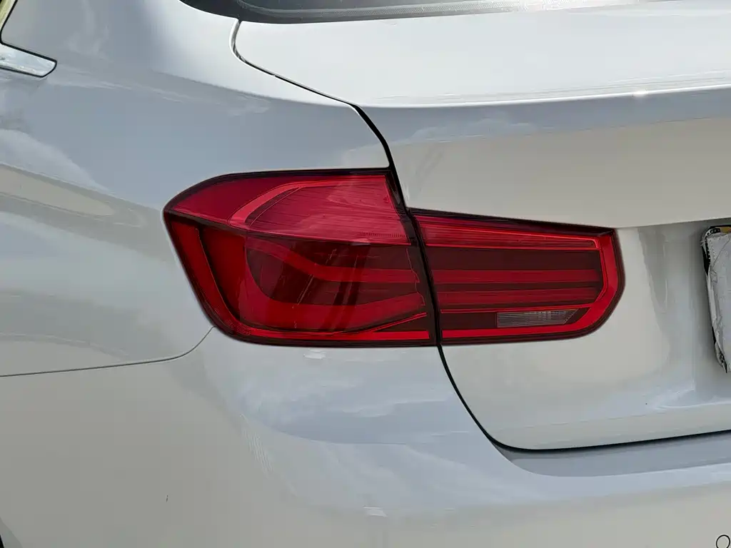 BMW 3 Series 2016 — фото 13