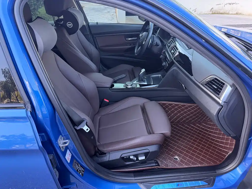BMW 3 Series 2018 — фото 11