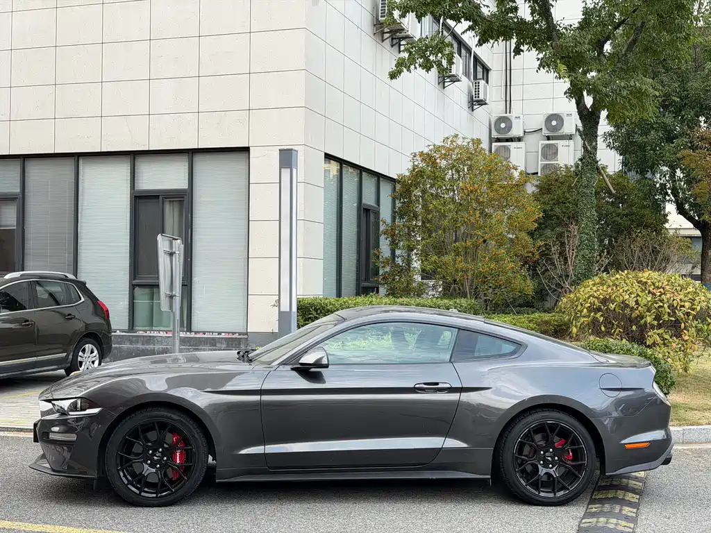 Ford Mustang 2018 — фото 4