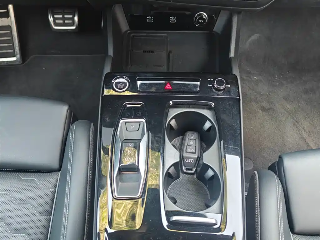 Audi Q6L e-tron 2025 — фото 13